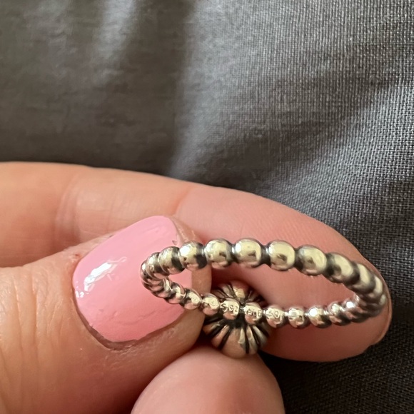 Pandora Green Round Ring - Picture 4 of 7